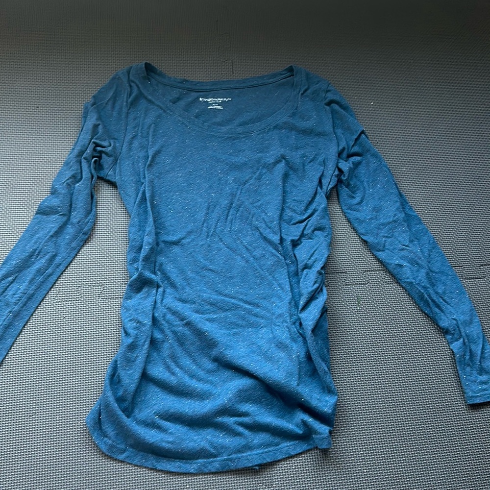 Liz Lange Maternity long sleeve blue t shirt size Medium